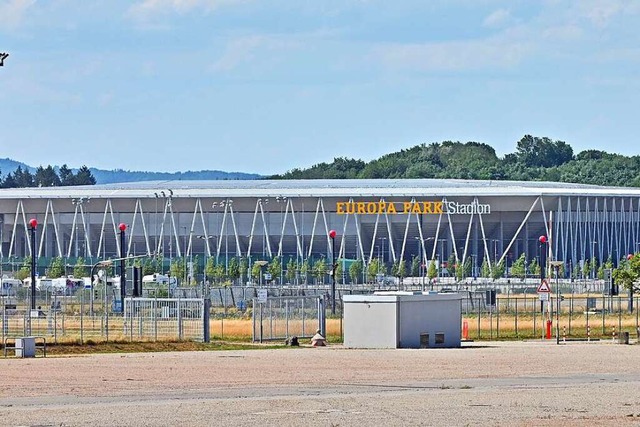 Am Stadion werden erste Mngel behoben. Archivbild.  | Foto: Michael Bamberger