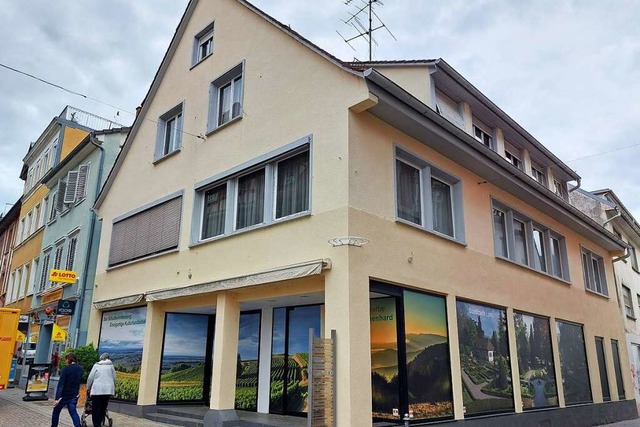 Die Buchhandlung Osiander bezieht das Gebude, wo frher Saettele war.  | Foto: Uwe Schwerer