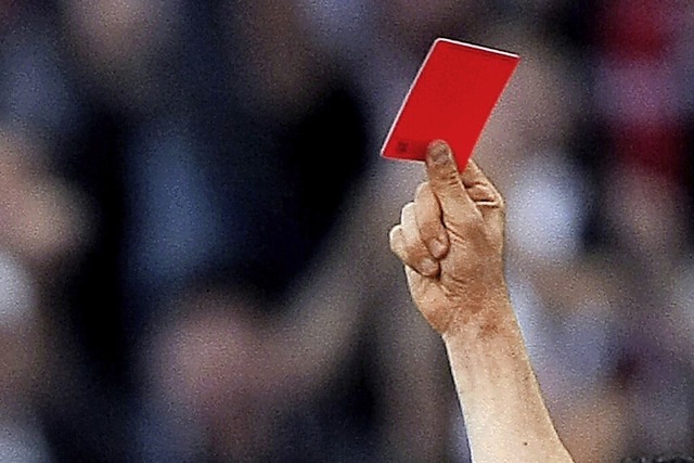 Rote Karte fr krperliche oder verbal... sagen Vereinsvertreter in der Region.  | Foto: Fredrik von Erichsen