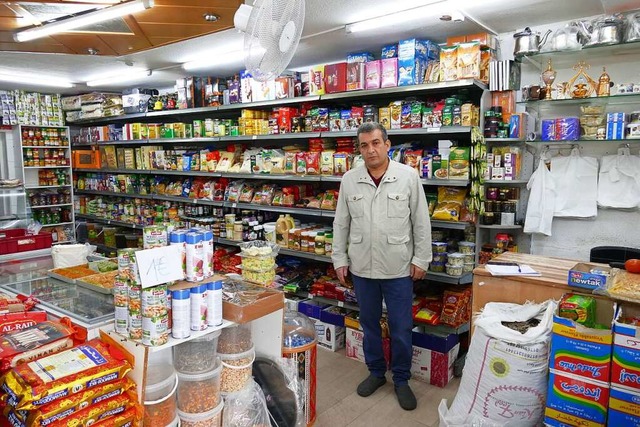 Samir Haji im Aleppo-Markt in der Kirchstrae  | Foto: Felix Drr