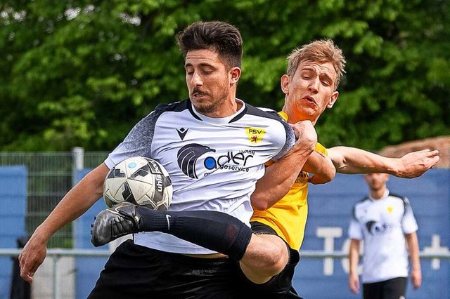 Restprogramm spricht nicht gegen Rhein...co (FSV, linkis) mit  Max Adler (Wyhl)  | Foto: TH Fotografie/Thomas He