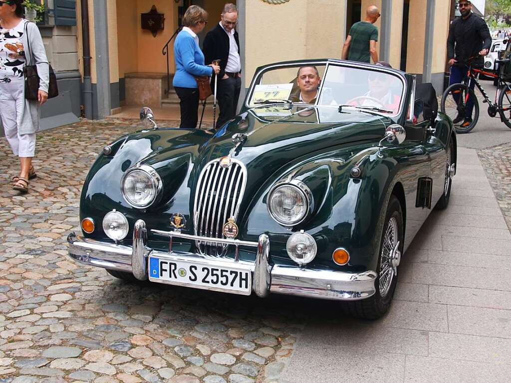 Zeitgeschichte auf zwei und vier Rdern findet in Staufen ein interessiertes Publikum.