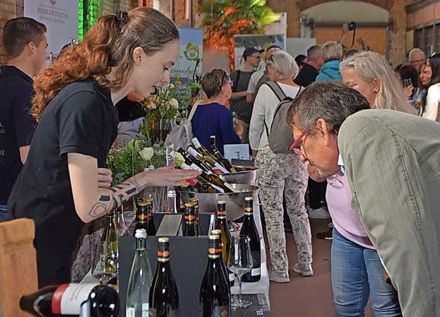 Schier aus dem Huschen waren die Mach... der Premiere zog es ins Weinparadies.  | Foto: Hubert Rderer