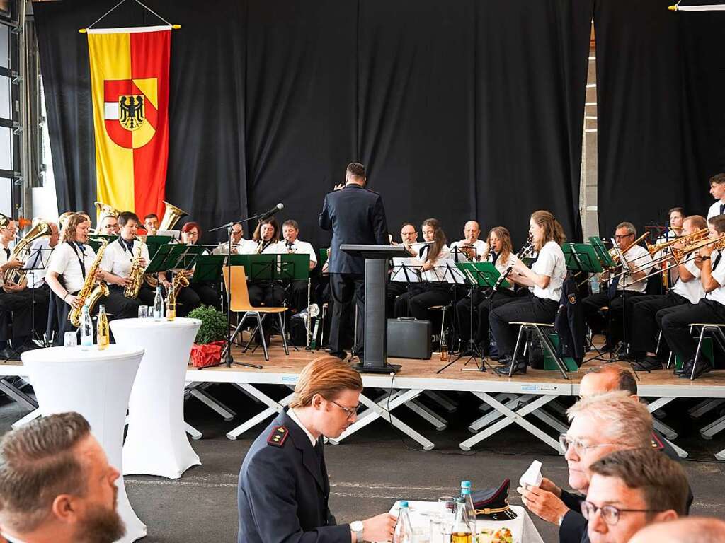 Die Feuerwehrmusik aus Kirchhofen unterhielt die Gste in der neuen Fahrzeug- und Lagerhalle, die am Sonntag feierlich eingeweiht wurde.