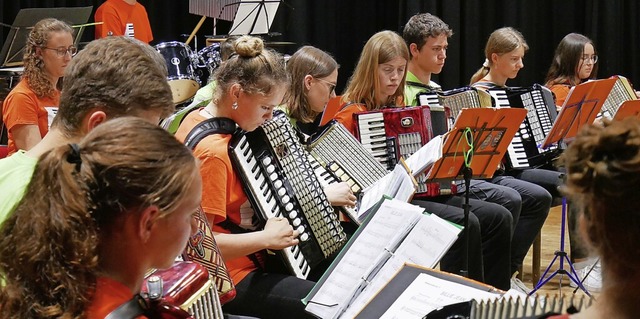 Das Jugendorchester spielt Melodien aus Disney-Filmen.   | Foto: Eva Korinth