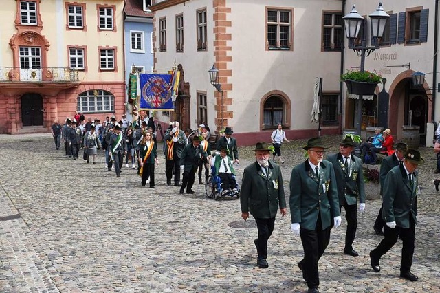 Die Jubilumsschtzengesellschaft Endingen beim Schtzenaufzug.  | Foto: Roland Vitt