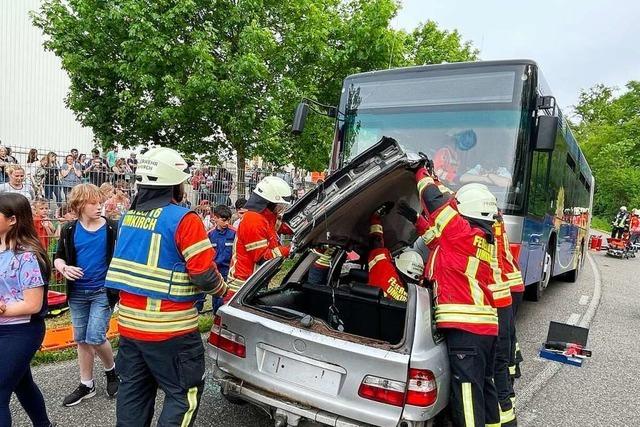 Feuerwehr Umkirch probt die Rettung einer Schulklasse