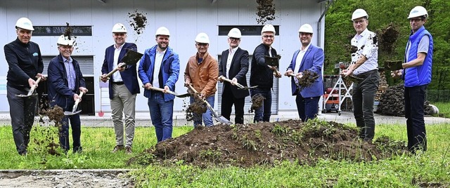 Los geht&#8217;s: Die Arbeiten fr den Hallenbau beginnen.  | Foto: Markus Zimmermann