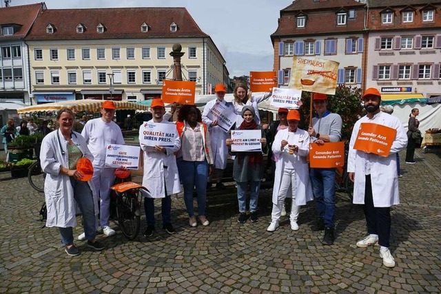 rtze des Emmendinger Kreiskrankenhaus...ag beim Warnstreik auf dem Marktplatz.  | Foto: Philipp Peters