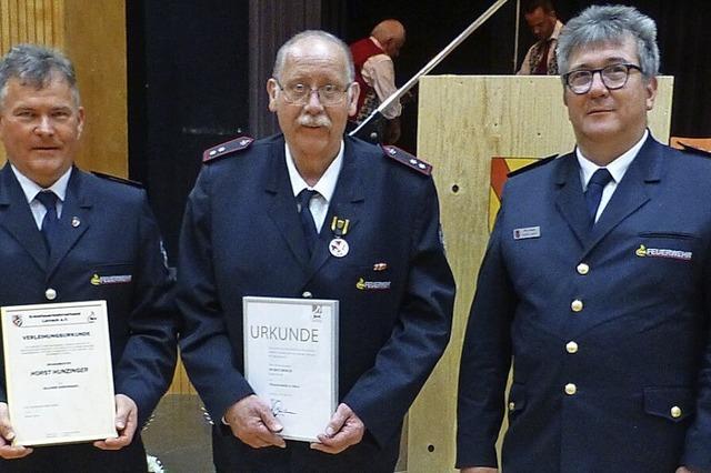 Auszeichnungen für Höllsteiner Feuerwehrmänner