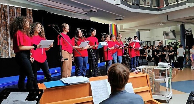 Die Schlerinnen und Schler der Reals...n Abend ganz unterschiedliche Talente.  | Foto: Realschule Ichenheim