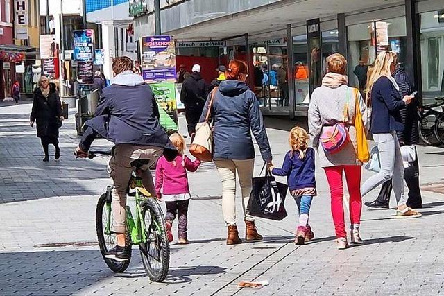 Das Radverbot in der Lörracher Fußgängerzone wird häufig missachtet