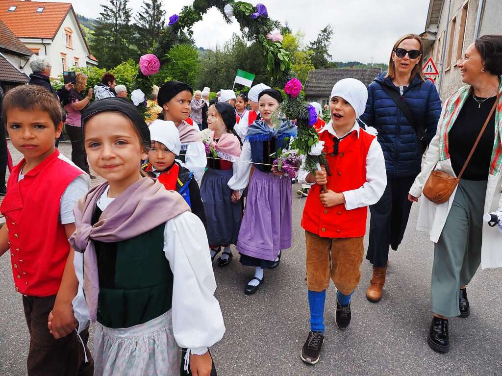 Traditionell wird am 10. Mai in Hausen im Wiesental das Hebel-Fest gefeiert.