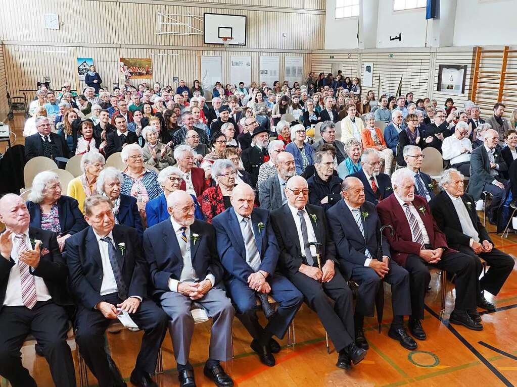 Traditionell wird am 10. Mai in Hausen im Wiesental das Hebel-Fest gefeiert.