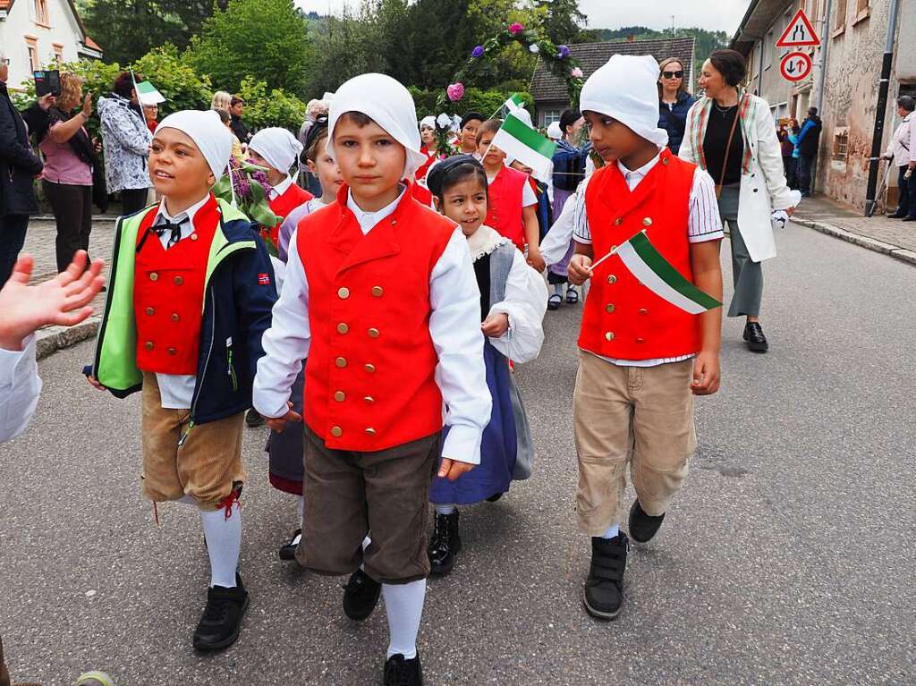 Traditionell wird am 10. Mai in Hausen im Wiesental das Hebel-Fest gefeiert.