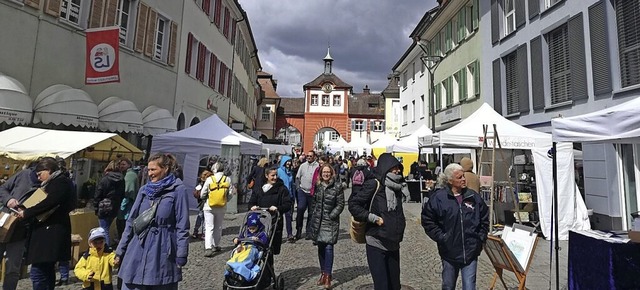 Zu Pfingsten soll der Knstlermarkt na...den. Hier ein Bild aus dem Jahr 2022.   | Foto: Hans-Jrgen Trul