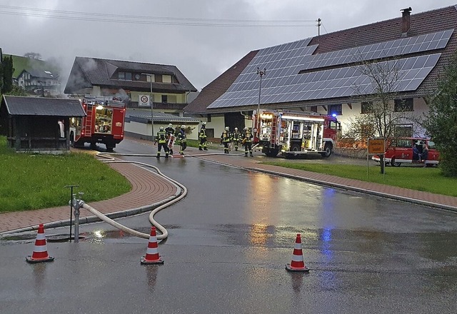 Alarmbung beim &#8222;Burehansehof&#8220; in Biederbach  | Foto: Feuerwehr Biederbach