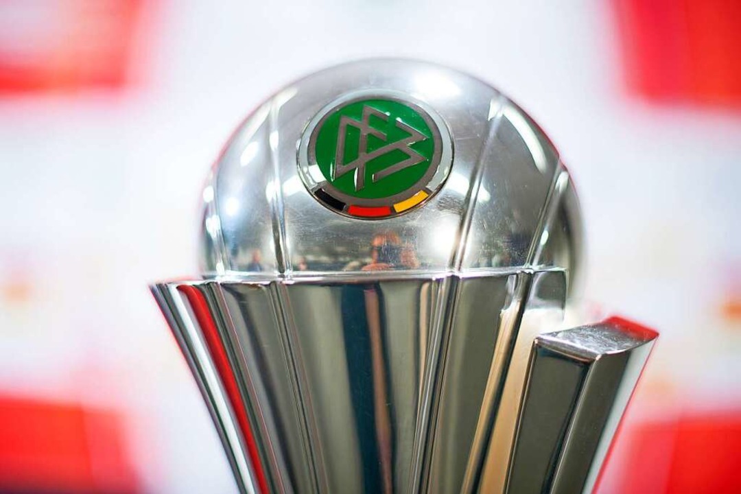 Um diesen Pott geht&#8217;s: Mehr als ...rkauft &#8211;  2000 davon an SC-Fans.  | Foto: Marius Becker
