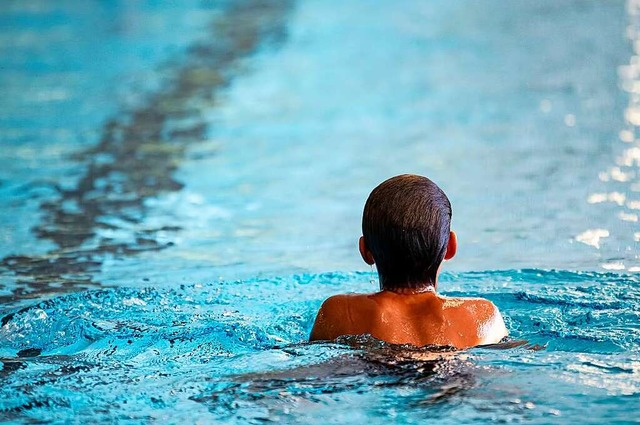 Schwimmen ist eine lebensrettende Grundfertigkeit  | Foto: Fabian Sommer (dpa)