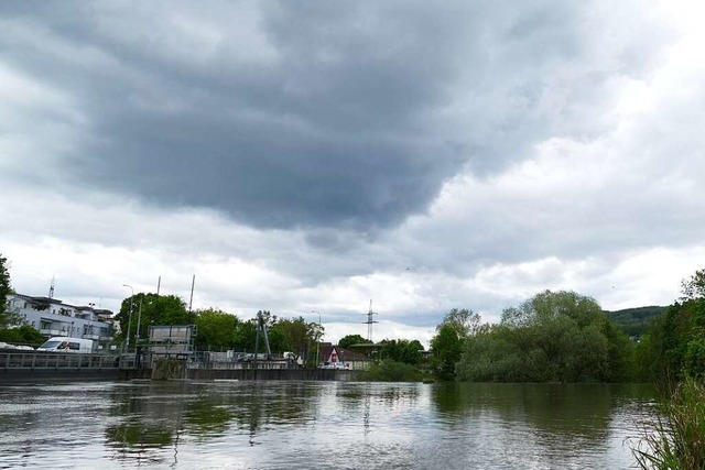 Wolkenverhangener Himmel ber dem Tumr...chen tut Landwirtschaft und Forst gut.  | Foto: Peter Gerigk