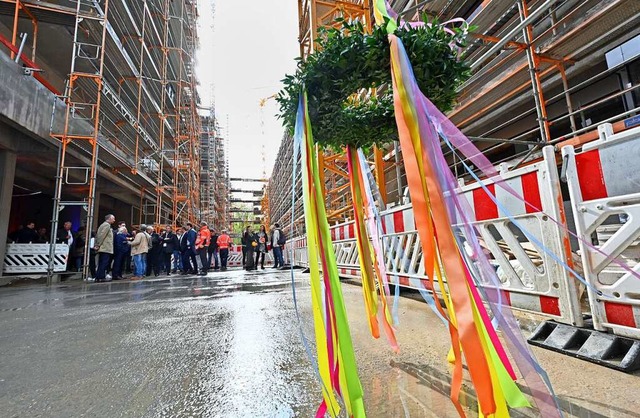 Der Rohbau steht. Im Sommer 2024 soll ...entrum Landwasser fertiggestellt sein.  | Foto: Michael Bamberger