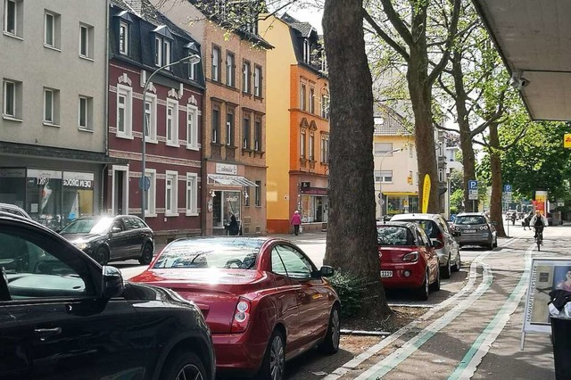 Die Stadt will Schluss machen mit zu engen Radwegen in der Weingartenstrae  | Foto: Juliana Eiland-Jung