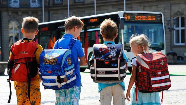 Der Schulverkehr ist ein wichtiger Teil des neuen Verkehrskonzepts.  | Foto: Franziska Kraufmann (dpa)