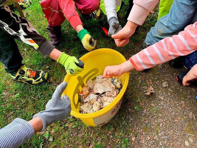 Alle helfen mit.  | Foto: Antje Brger