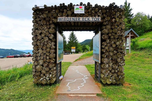 Zehn abwechslungsreiche Touren starten...Wiedener Eck oberhalb des Mnstertals.  | Foto: Gabriele Hennicke