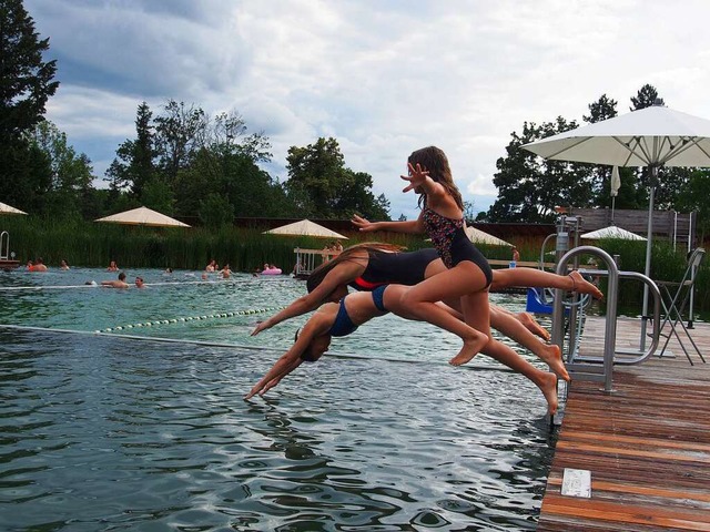 Rein ins Nasse: Das Naturbad in Riehen ffnet am 14. Mai.  | Foto: Boris Burkhardt