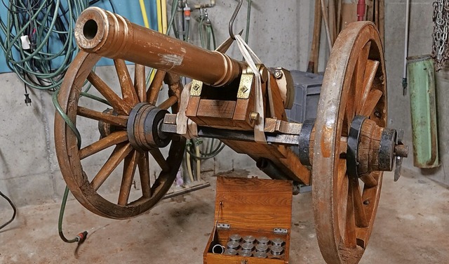 Die alte Kanone kann vermutlich nicht mehr genutzt werden.  | Foto: Anton Schuler