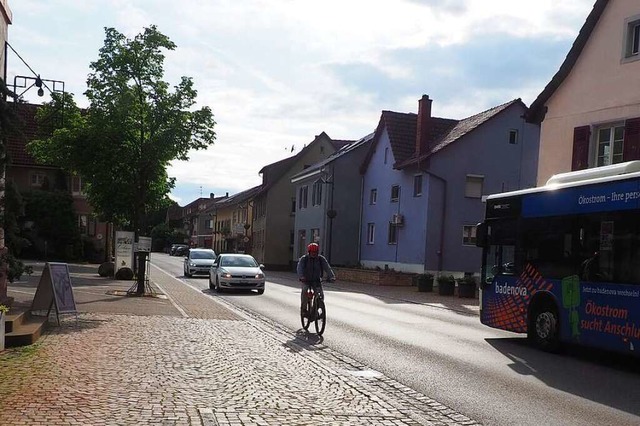Fahrradfahrer sollen in Binzen knftig... genieen und sicherer unterwegs sein.  | Foto: Herbert Frey