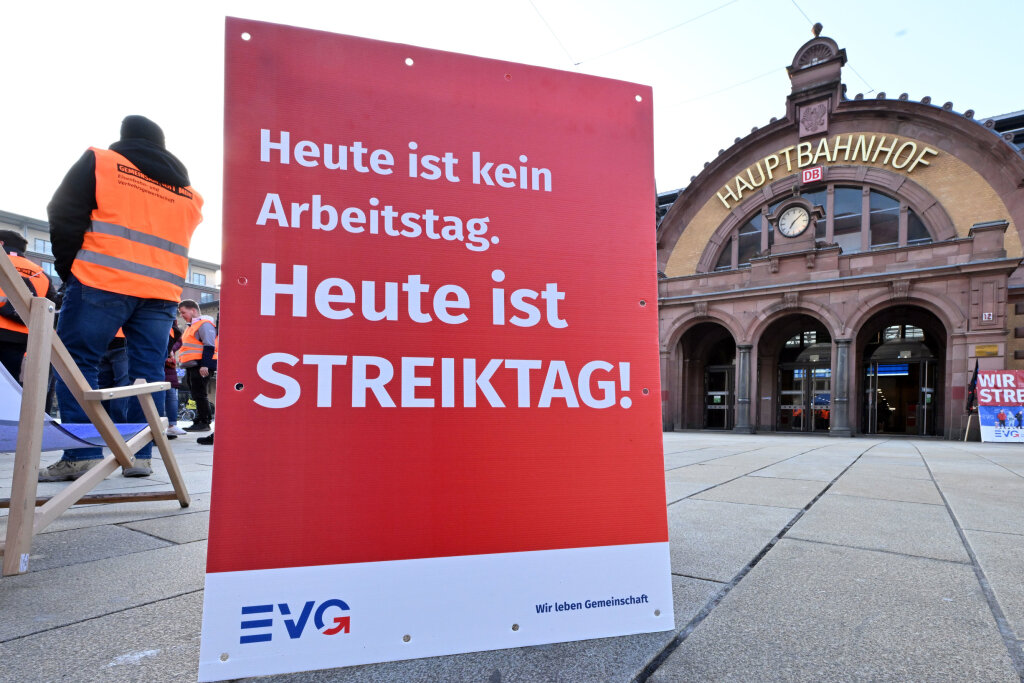 Bahn Will Warnstreik Mit Eilantrag Bei Gericht Verhindern - Wirtschaft ...