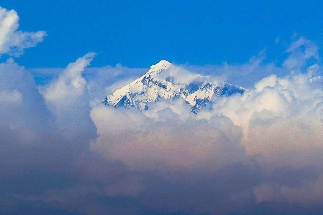 8848 Meter hoch: der Mount Everest auf der Grenze von Nepal und Tibet  | Foto: SEBASTIEN BERGER (AFP)