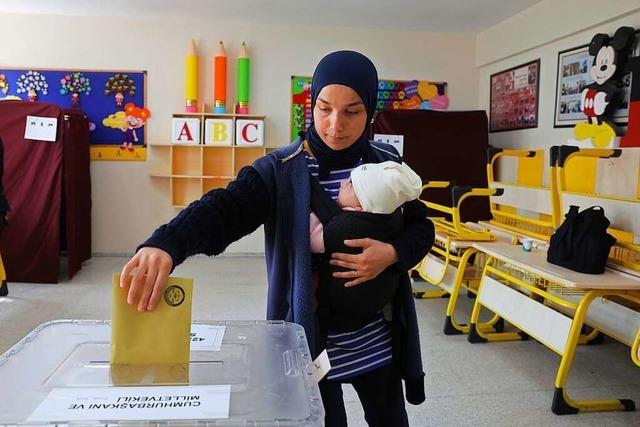 Gegenseitige Vorwürfe bei Türkei-Wahl – trotz fehlender Zahlen