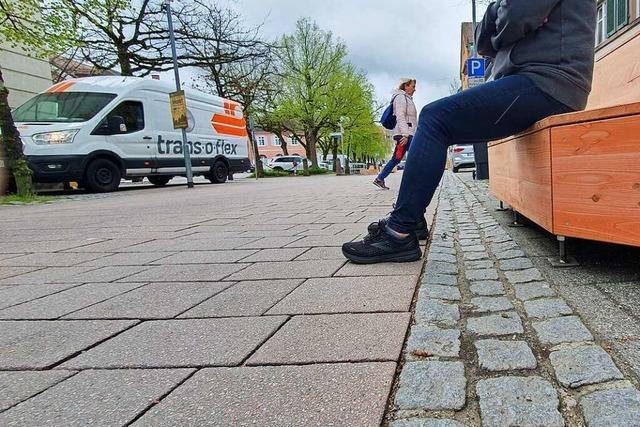 Sitzmbel in der Schopfheimer Hauptstrae sind fr Senioren ungeeignet