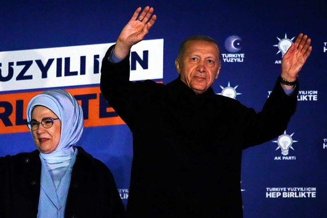 Der trkische Prsident Recep Tayyip Erdogan und seine Frau Emine  | Foto: Ali Unal (dpa)