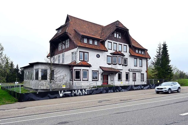 Das ehemalige Hotel Alexanderschanze a...rae wurde 1915 als Kurhaus errichtet.  | Foto: Uli Deck (dpa)