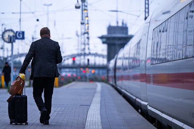 Nach der Absage eines zweitgigen Warn...m Montagmorgen weitgehend wie geplant.  | Foto: Lennart Preiss (dpa)