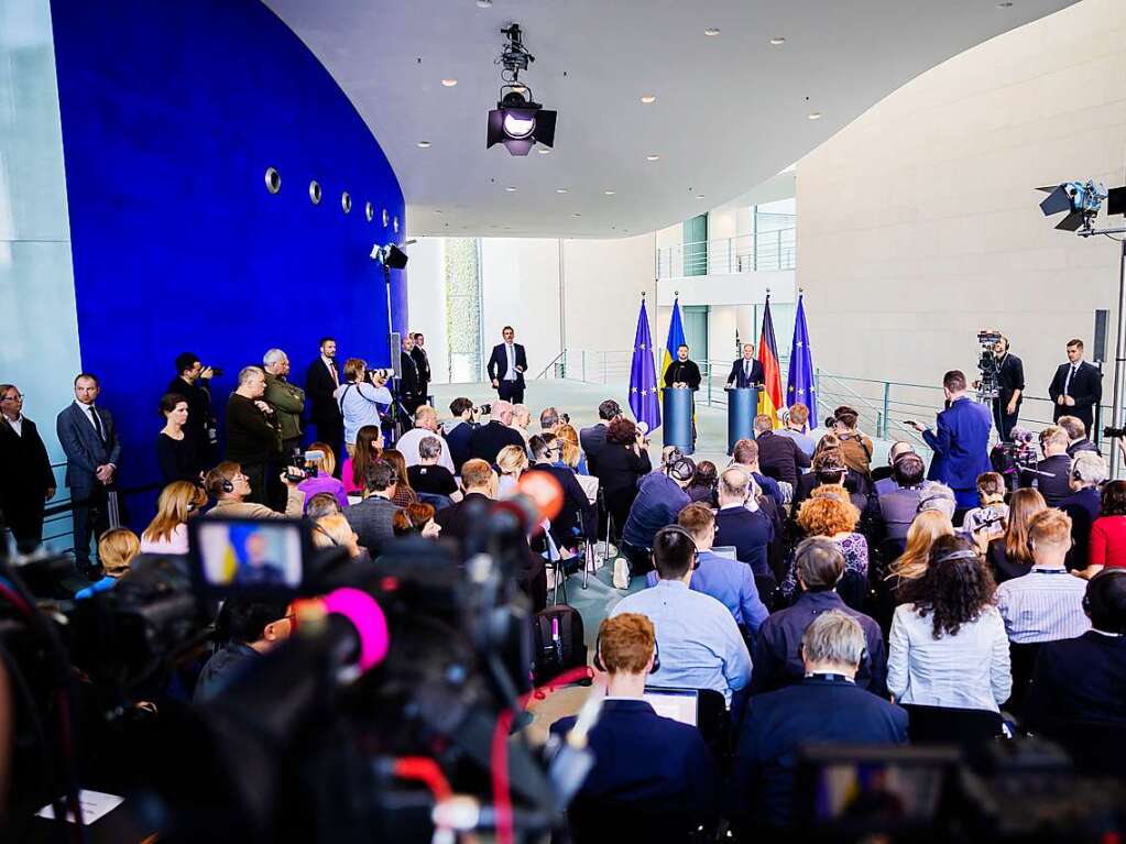 Die Pressekonferenz ist gut besucht.