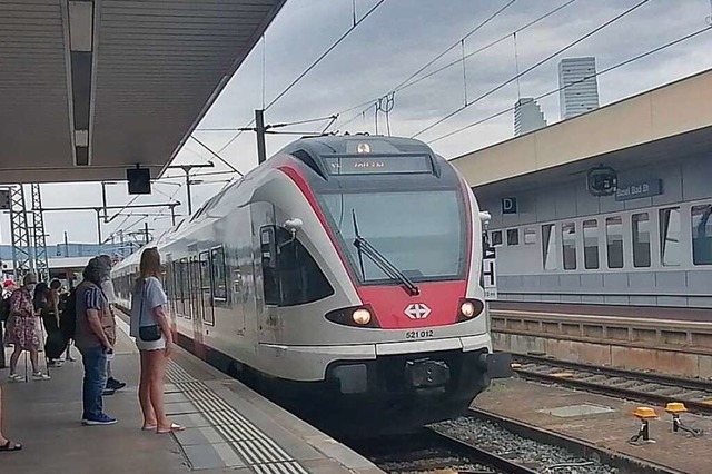 Die S6 muss im Badischen Bahnhof lange...e, um dort Anschlusszge zu erreichen.  | Foto: Daniel Gramespacher