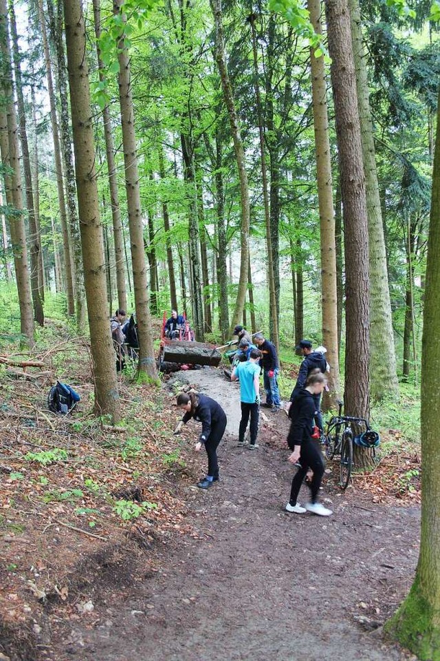 Noch wird an der Fertigstellung des Fl...nbikestrecke wird am Sonntag erffnet.  | Foto: Christa Maier