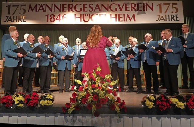 Der Mnnergesangverein 1846 Hgelheim ...der Chor sich in hervorragender Form.   | Foto: Bianca Flier