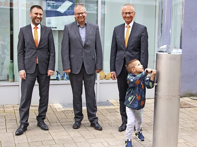 Auf der Schtzenstrae in Bad Sckinge...hl und Volksbank-Chef Werner Thomann.   | Foto: Susanne Eschbach