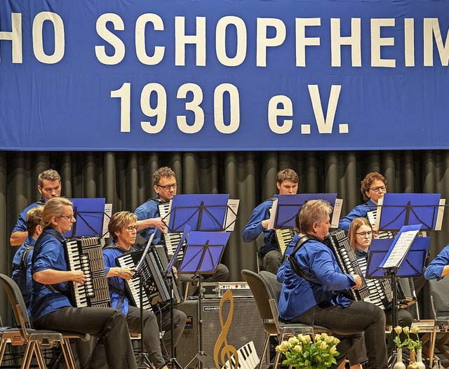 Von Rock bis Klassik: Das Harmonikaorchester beim Jahreskonzert  | Foto: Paul Eischet