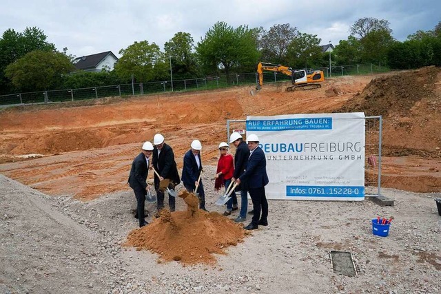 Eine Zeitkapsel im Boden der knftigen...n Wohngebudekomplex mit 70 Wohnungen.  | Foto: Volker Mnch