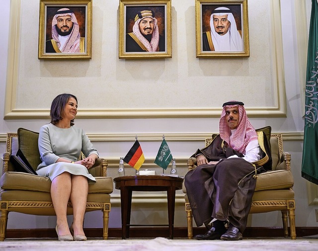 Auenministerin Annalena Baerbock traf...aisal bin Farhan bin Abdullah Al-Saud.  | Foto: Bernd von Jutrczenka (dpa)