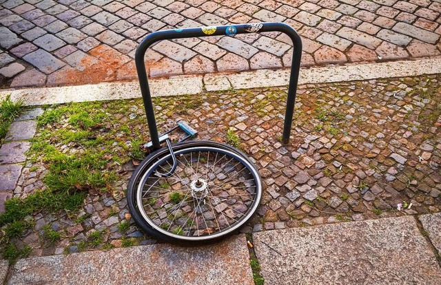 Nicht gut genug gesichert war dieses Fahrrad.  | Foto: Peter Kneffel (dpa)
