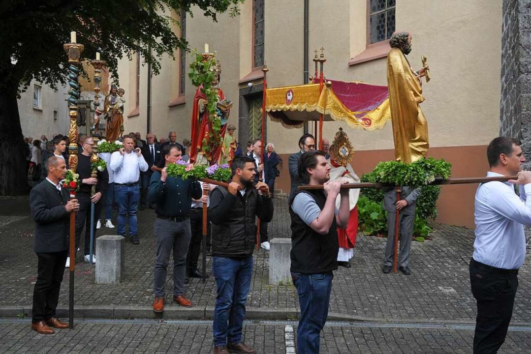 Am Tag nach der Versammlung nahmen die...m des St. Pankratius in Burkheim teil.  | Foto: Reinhold John