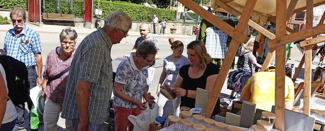 Beim Hobby- und Kreativmarkt 2022 lach... dieses Jahr zumindest trocken bleibt.  | Foto: Heidi Rombach